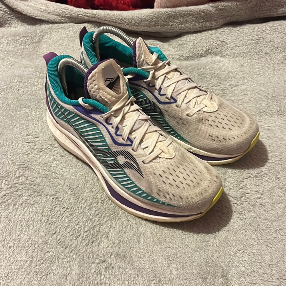 Saucony Endorphin Speed 2 Shoes Womens size 9